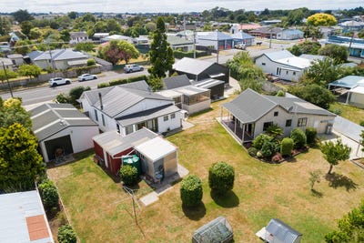 /international/nz/high-street-bulls-rangitikei-380066093670/