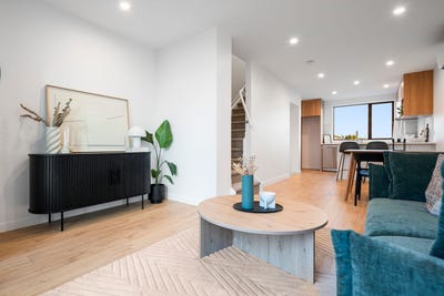/international/nz/18-kanapa-road-northcross-north-shore-city-380066107806/