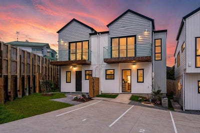 /international/nz/county-road-torbay-auckland-380066076173/