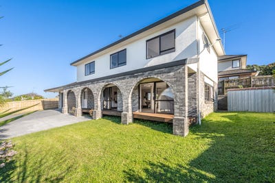 /international/nz/16-spears-place-botany-downs-manukau-city-380066099484/