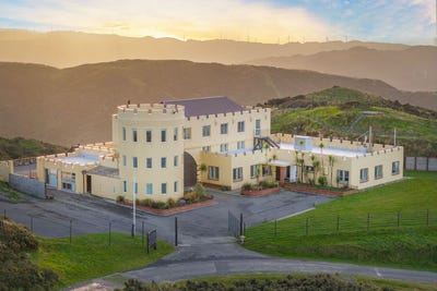 /international/nz/430-hawkins-hill-road-brooklyn-wellington-city-380066091888/