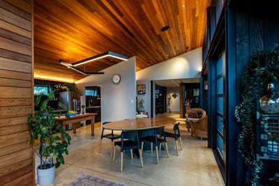 /international/nz/581-west-coast-road-oratia-waitakere-city-380066103169/
