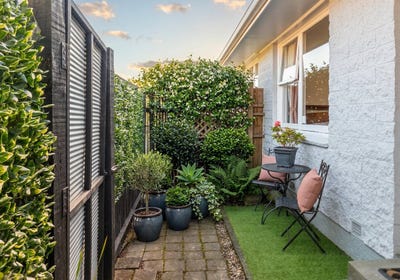 /international/nz/14-gresford-street-edgeware-christchurch-city-380066123504/