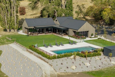 /international/nz/108-toms-creek-road-queenstown-central-central-otago-lakes-district-380066120221/