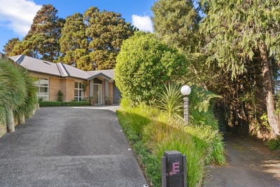 /international/nz/525e-mangorei-road-highlands-park-new-plymouth-380066169115/