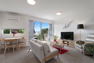 /international/nz/7-kelvin-hart-drive-east-tamaki-manukau-city-380066107396/