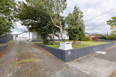 /international/nz/11-peters-avenue-cloverlea-palmerston-north-city-380066094136/