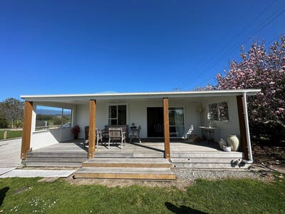 /international/nz/14-curries-road-karamea-buller-380066113506/