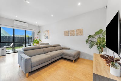 /international/nz/8-hepburn-road-glendene-waitakere-city-380066106993/