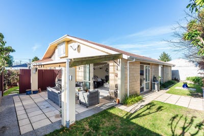 /international/nz/avonside-christchurch-city-380066169324/