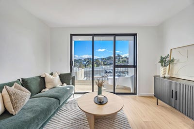 /international/nz/10-kanapa-road-northcross-north-shore-city-380066097774/