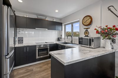 /international/nz/208-lake-terrace-hilltop-taupo-380066101612/