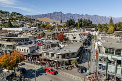/international/nz/queenstown-central-central-otago-lakes-district-380066141347/