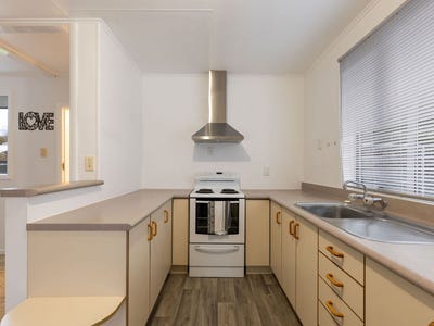 /international/nz/15-miles-place-awapuni-palmerston-north-city-380066172309/