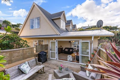 /international/nz/10-salford-street-newlands-wellington-city-380066109374/
