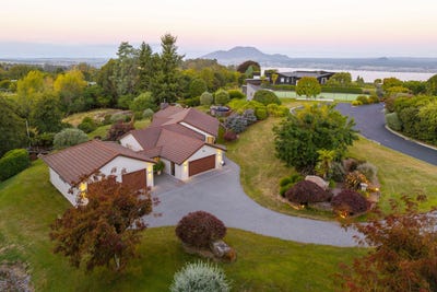 /international/nz/6-cameron-drive-acacia-bay-taupo-380066091875/