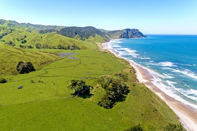 /international/nz/tolaga-bay-gisborne-380066081216/