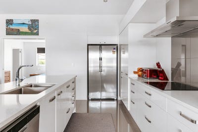 /international/nz/tory-way-omokoroa-bay-of-plenty-380066104117/