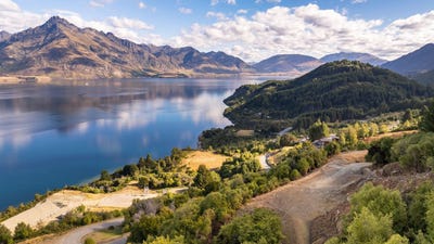 /international/nz/12-forestlines-rise-queenstown-central-central-otago-lakes-district-380066076375/