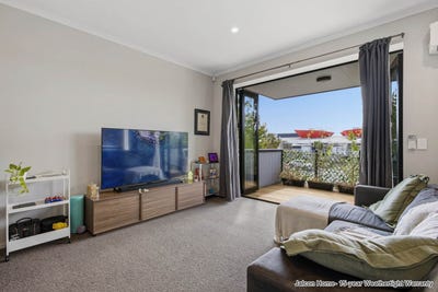 /international/nz/hobsonville-waitakere-city-380066077827/