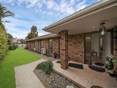 /international/nz/120-walter-strevens-drive-conifer-grove-papakura-380066102241/