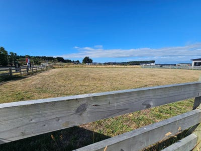 /international/nz/3-pioneer-road-waitarere-beach-horowhenua-380066122991/