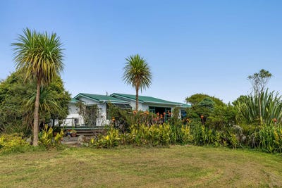 /international/nz/4-bulls-road-carters-beach-buller-380066104927/