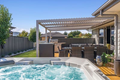 /international/nz/18-finch-street-albert-town-wanaka-380066101043/