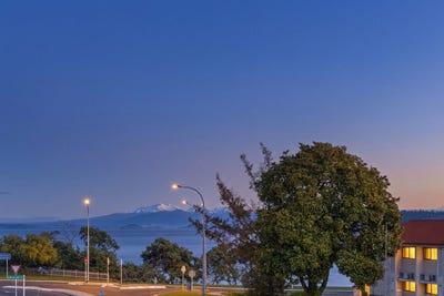/international/nz/taupo-central-north-island-380066121265/