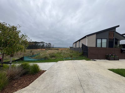 /international/nz/84-puwha-street-massey-waitakere-city-380066097192/