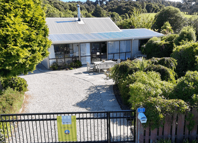 /international/nz/arthur-road-owaka-clutha-380066110290/