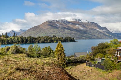 /international/nz/queenstown-central-central-otago-lakes-district-380066121038/