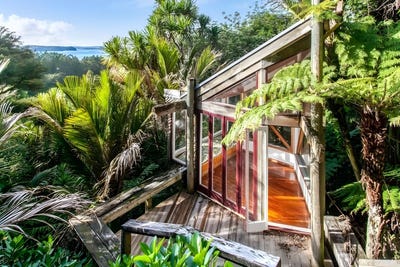 /international/nz/40-otitori-bay-road-titirangi-waitakere-city-380066119909/