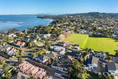 /international/nz/13a-cliff-view-drive-green-bay-waitakere-city-380066102991/