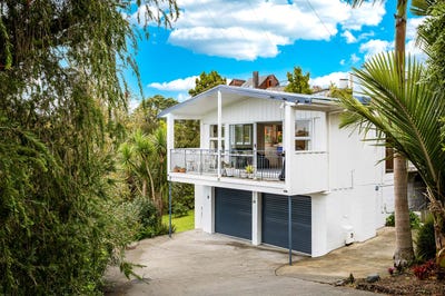/international/nz/62-peter-terrace-castor-bay-auckland-380066096220/