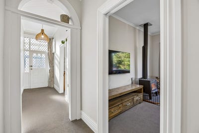 /international/nz/hazel-avenue-caversham-dunedin-city-380066081786/