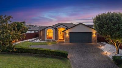 /international/nz/16-callum-brae-drive-rototuna-hamilton-city-380066107738/