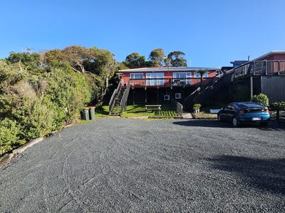 /international/nz/kaka-point-clutha-380066095114/