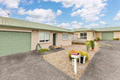 /international/nz/village-place-tuakau-auckland-380066106046/