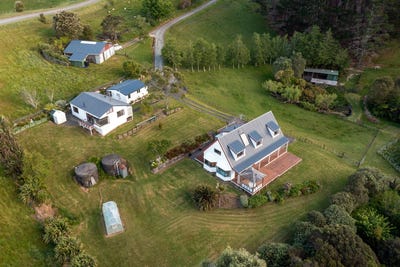 /international/nz/224-richards-road-dairy-flat-rodney-380066090997/