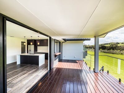 /international/nz/28-admiralty-drive-paihia-far-north-380066086300/