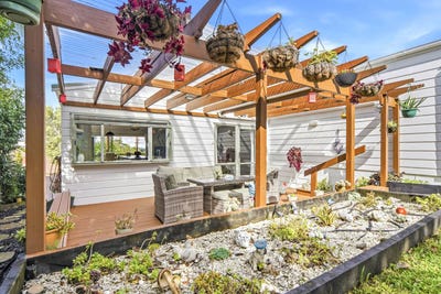 /international/nz/spencer-road-pinehill-auckland-380066081015/