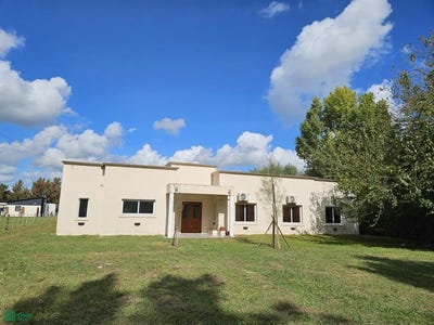 /international/ar/aristobulo-del-valle-1350-s-n-estancia-las-malvinas-brandsen-gba-sur-1980-brandsen-buenos-aires-310065297344/