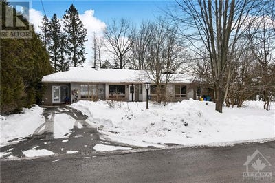 /international/ca/13-bayview-crescent-smiths-falls-ontario-310058458630/