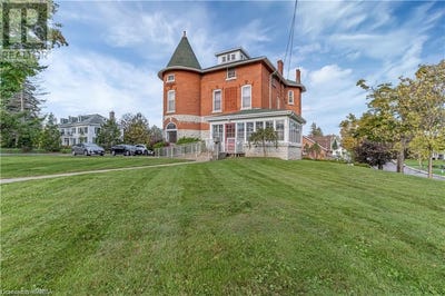 /international/ca/231-dundas-street-w-napanee-ontario-310059254032/