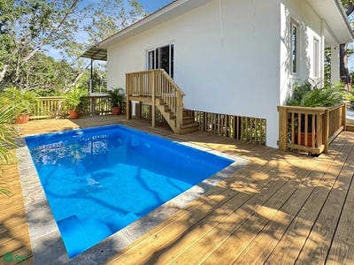 /international/hn/this-house-has-everything-gibson-bight-roatan-islas-de-la-bahia-roatan-bay-islands-department-310065352131/