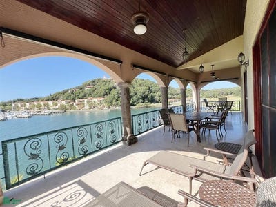 /international/hn/waterfront-villa-14-7-4bed-2ba-in-parrot-tree-plantation-roatan-islas-de-la-bahia-roatan-bay-islands-department-310066470578/