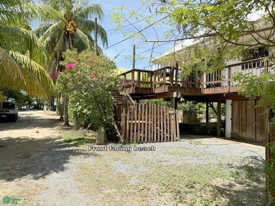 /international/hn/4-bedroom-home-near-the-beach-in-sandy-bay-roatan-honduras-roatan-islas-de-la-bahia-roatan-bay-islands-department-310066480568/