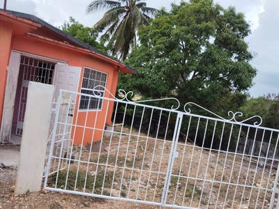 /international/jm/274-lily-place-may-pen-clarendon-310000008158/