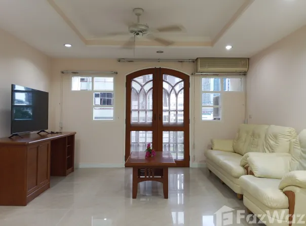 33/1 Soi Kasem, Khlong Tan, Khlong Toei, Bangkok, 10110 Thailand, Khlong Toei, 